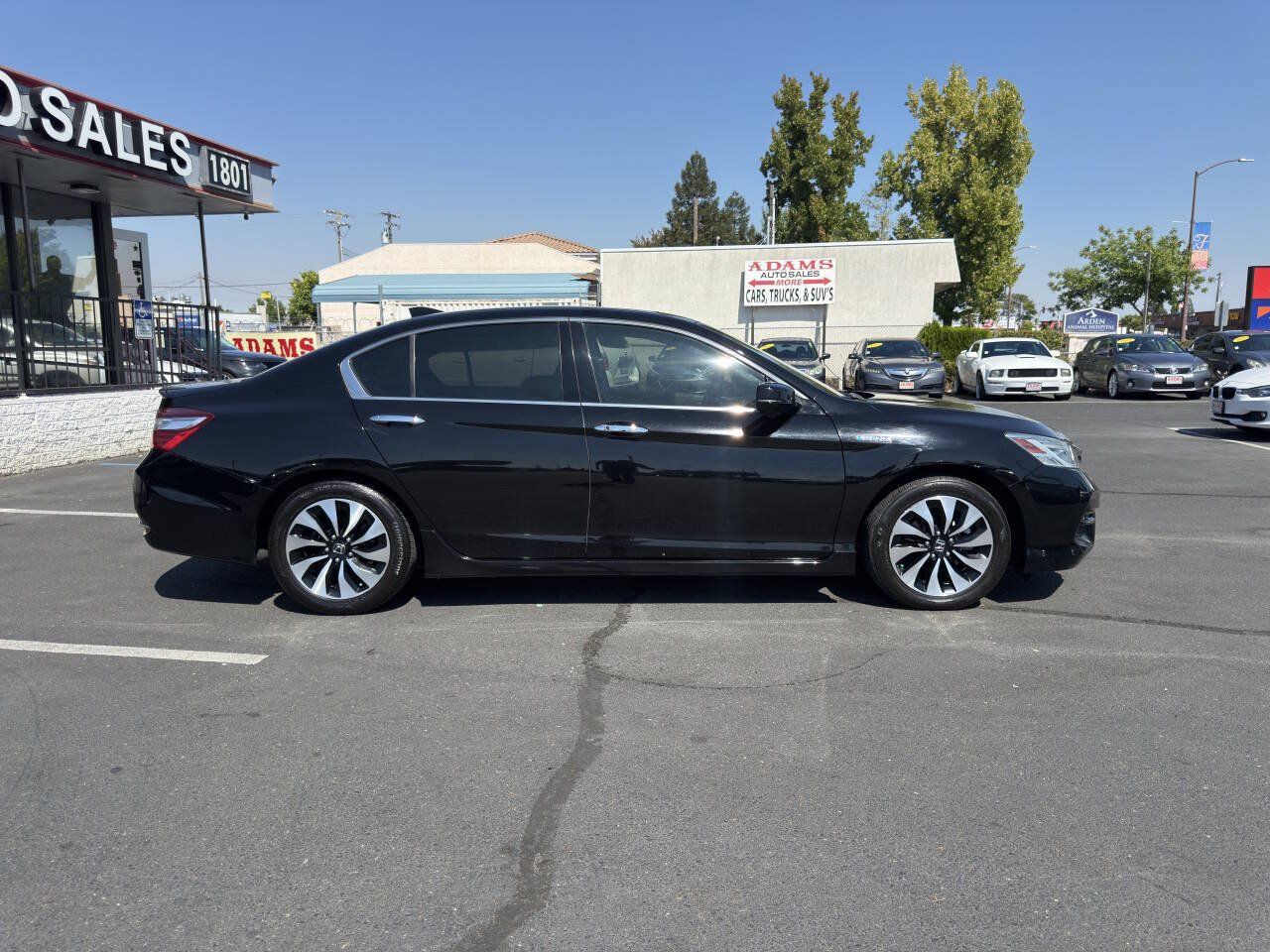 Used 2017 Honda Accord Touring image 2