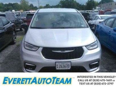 Used 2024 Chrysler Pacifica Touring-L