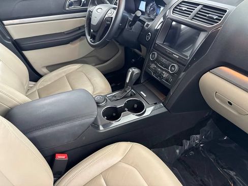 Used 2018 Ford Explorer XLT w/ Equipment Group 202A AWD/4WD image 21