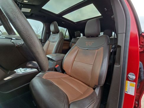Used 2023 Ford Explorer King Ranch w/ Premium Technology Package image 11