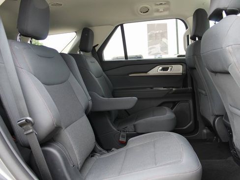 Used 2025 Ford Explorer Active image 18