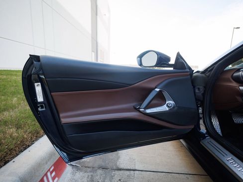 Used 2021 Ferrari 812 GTS image 55