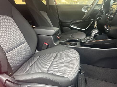 Used 2025 Kia Soul LX w/ LX Technology Package image 24