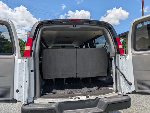 Used 2011 Chevrolet Express 2500 LS RWD image 26