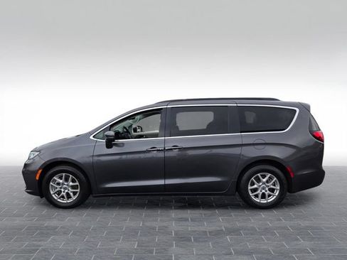 Used 2022 Chrysler Pacifica Touring-L FWD image 4
