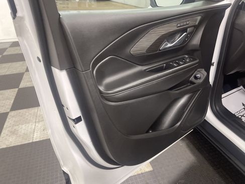 Used 2024 GMC Terrain SLT image 10