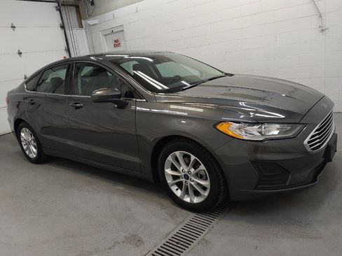 Used 2019 Ford Fusion SE image 11