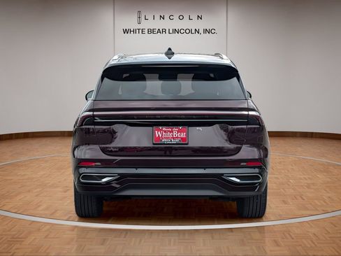 Used 2025 Lincoln Nautilus Reserve image 6