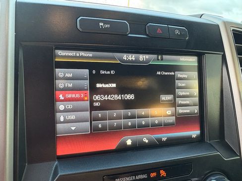 Used 2015 Ford F150 Lariat image 19