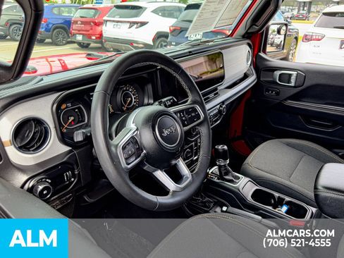 Used 2025 Jeep Wrangler Unlimited Sahara AWD/4WD image 12