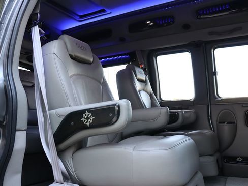 Used 2014 GMC Savana 1500 image 31