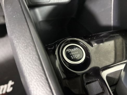 Used 2021 Nissan Versa SR image 15