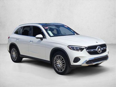 Used 2026 Mercedes-Benz GLC 300 image 3