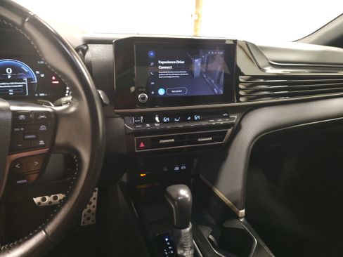 Used 2025 Toyota Camry SE FWD image 7