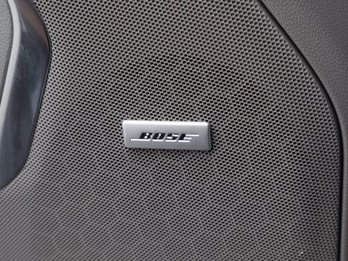 Used 2022 Chevrolet Suburban Z71 w/ Luxury Package image 19