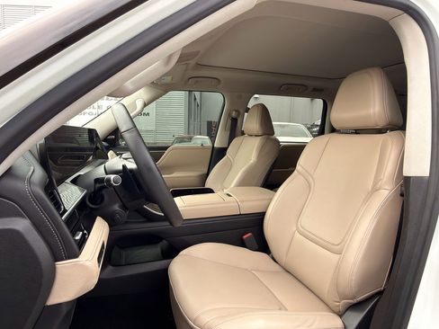 Used 2025 INFINITI QX80 Pure image 10