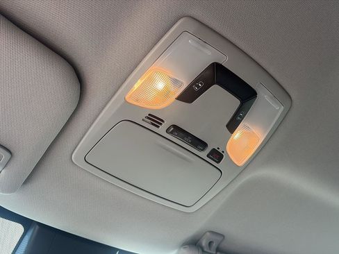 Used 2019 Toyota Sienna LE FWD image 17