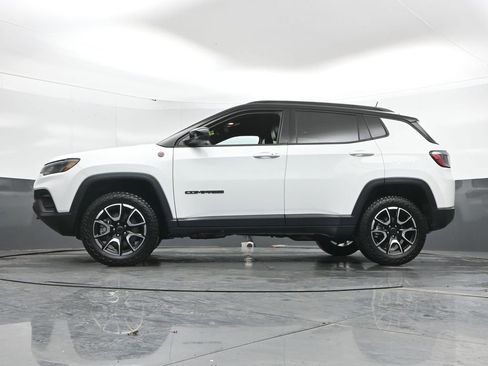 Used 2025 Jeep Compass Trailhawk image 49