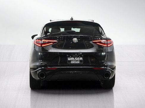 Used 2020 Alfa Romeo Stelvio Ti Sport w/ Quick Order Package 22S Sport AWD/4WD image 4