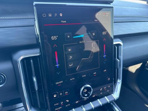 Used 2026 GMC Acadia Elevation w/ Elevation Premium Package FWD image 15