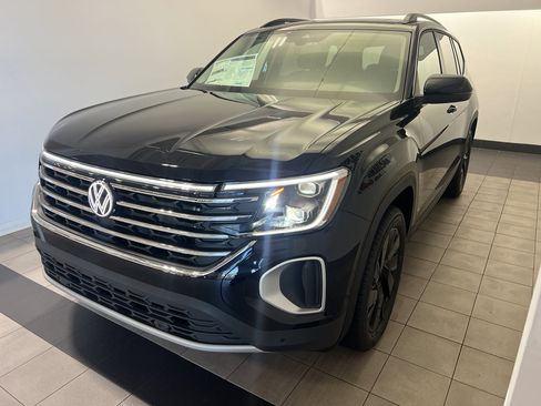 New 2026 Volkswagen Atlas SE image 3