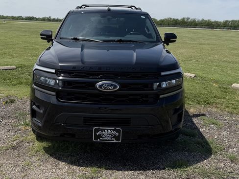 Used 2023 Ford Expedition Limited AWD/4WD image 15