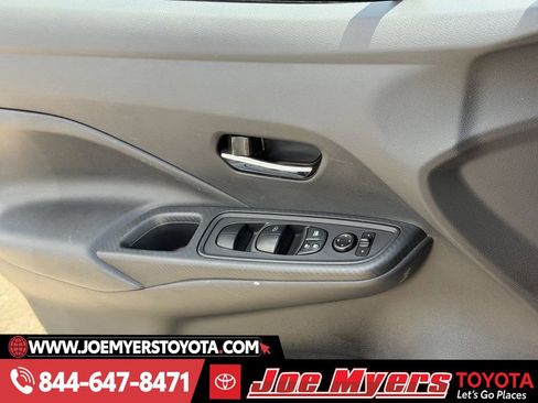 Used 2025 Nissan Versa SV image 24