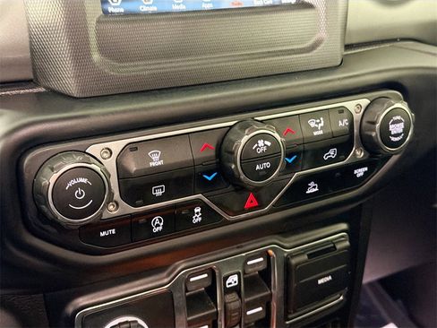 Used 2021 Jeep Wrangler Unlimited Sahara image 15