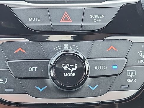 New 2026 Chrysler Pacifica Select FWD image 6