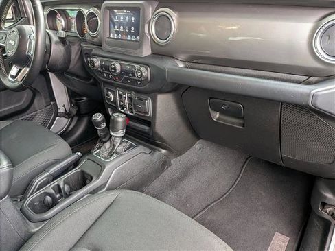 Used 2019 Jeep Wrangler Unlimited Sahara image 20