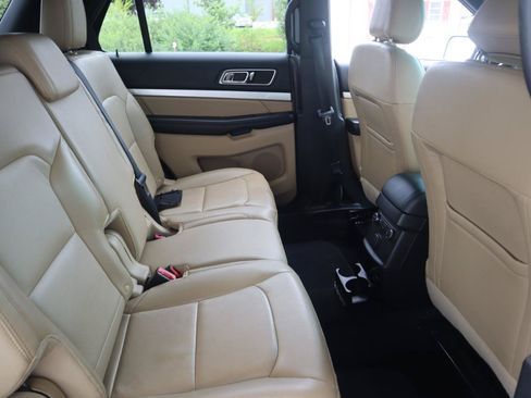 Used 2016 Ford Explorer XLT w/ Equipment Group 202A AWD/4WD image 41