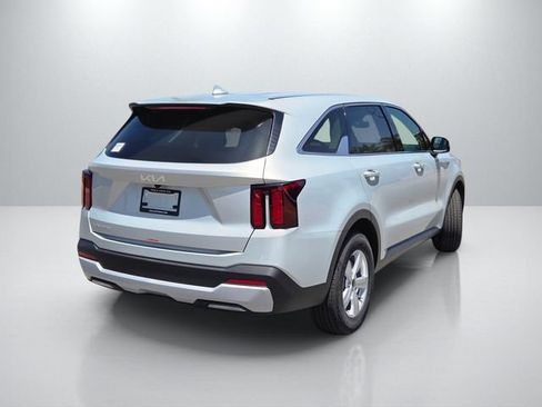 New 2026 Kia Sorento LX FWD image 4