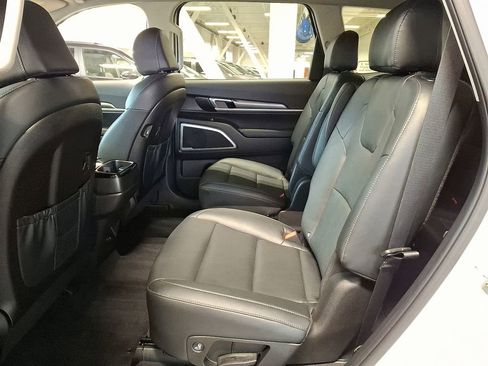 Used 2022 Kia Telluride S image 13