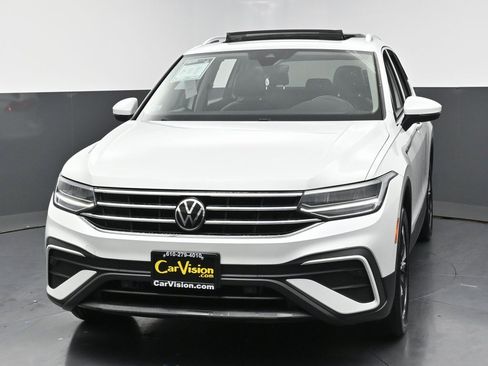 Used 2023 Volkswagen Tiguan SE w/ Panoramic Sunroof Package image 7