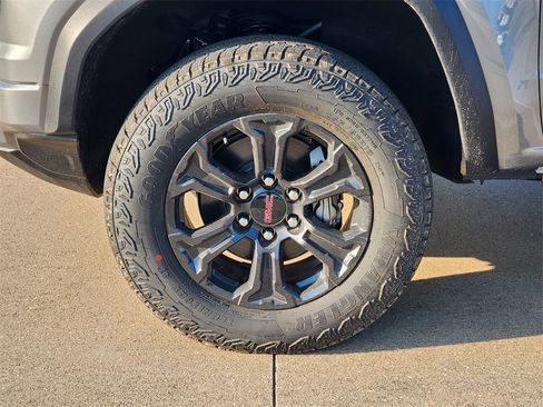 New 2025 GMC Canyon Elevation w/ Convenience Package image 7