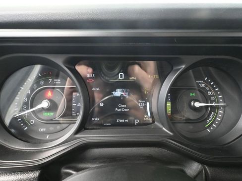 Used 2024 Jeep Wrangler Unlimited Sahara AWD/4WD image 30