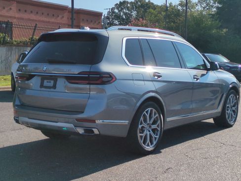 Used 2025 BMW X7 xDrive40i w/ Executive Package AWD/4WD image 3