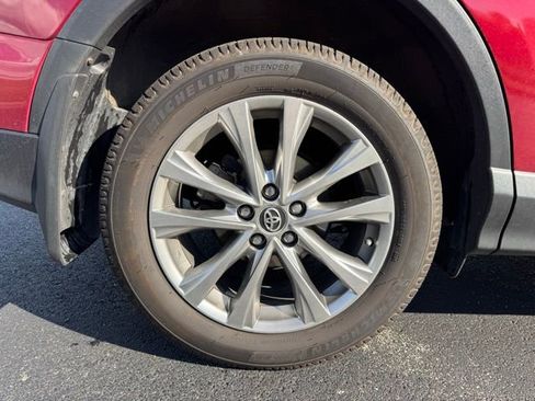 Used 2018 Toyota RAV4 Limited AWD/4WD image 10