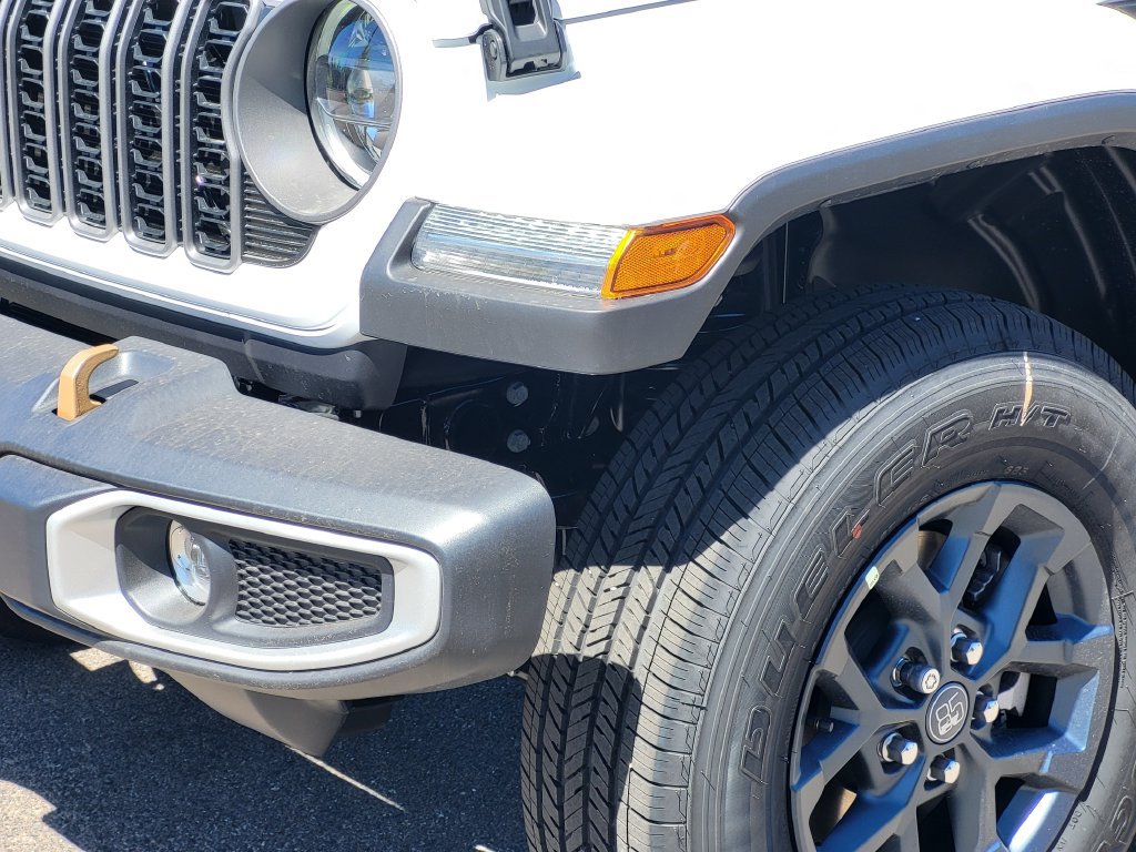 New 2026 Jeep Gladiator Sport AWD/4WD image 8