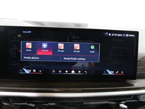 Used 2024 BMW X7 M60i w/ Executive Package image 32