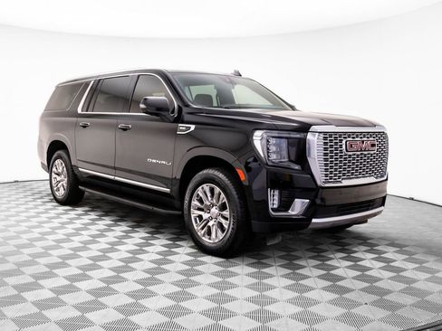 Used 2023 GMC Yukon XL Denali image 9