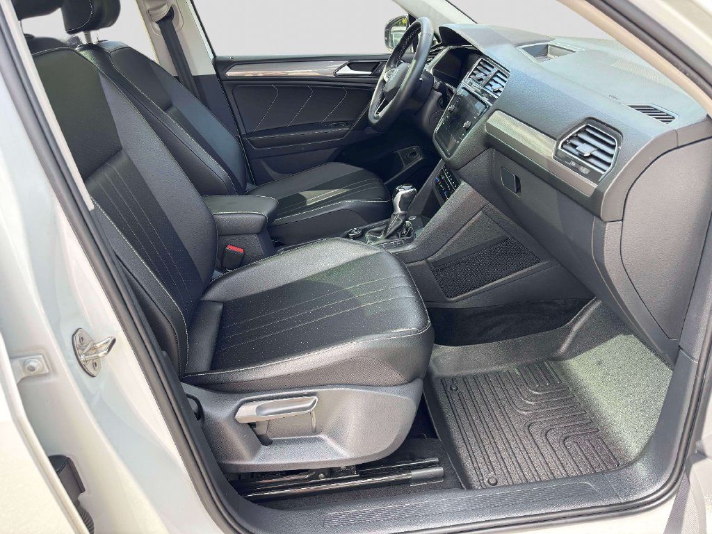 Used 2022 Volkswagen Tiguan SE AWD/4WD image 18