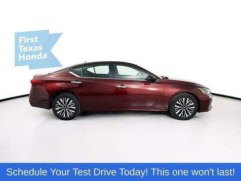 Used 2024 Nissan Altima 2.5 SV image 9