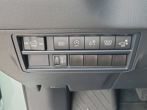 Used 2024 Toyota Tundra Limited AWD/4WD image 30