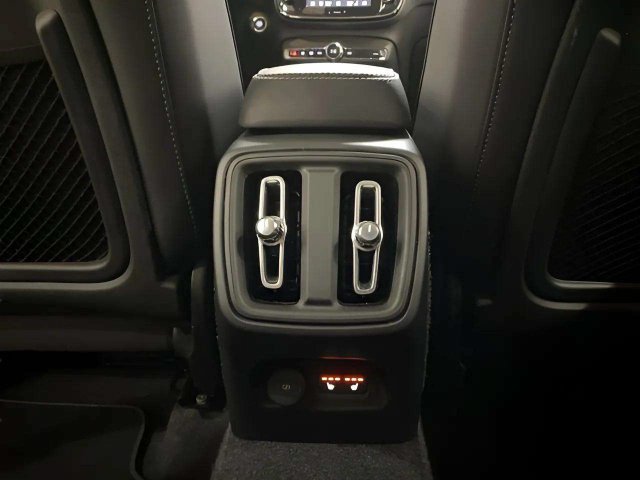 Used 2025 Volvo XC40 B5 Plus AWD/4WD image 70