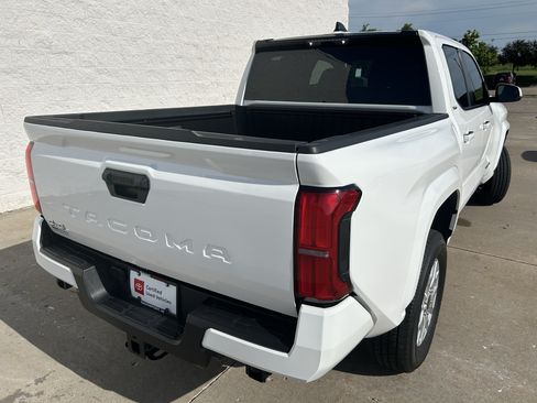 Certified 2025 Toyota Tacoma SR5 AWD/4WD image 6