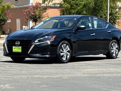 Used 2024 Nissan Altima 2.5 S FWD image 16
