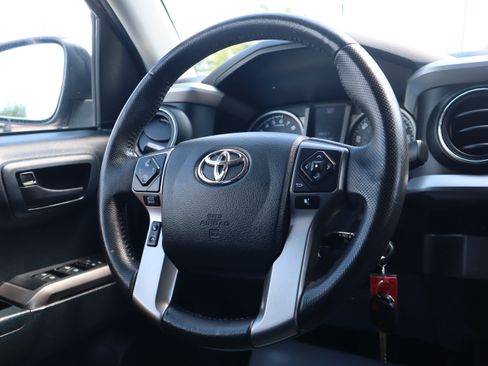 Used 2017 Toyota Tacoma SR5 w/ Tow Package RWD image 14