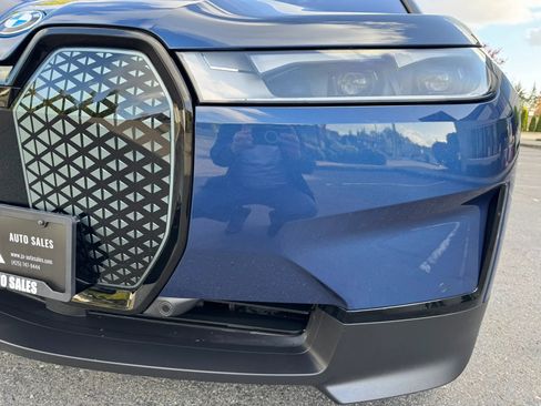 Used 2022 BMW iX xDrive50 w/ Convenience Package AWD/4WD image 14