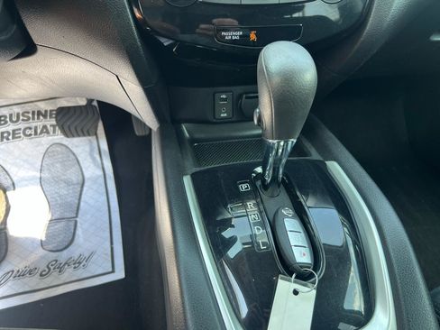 Used 2016 Nissan Rogue SV FWD image 20